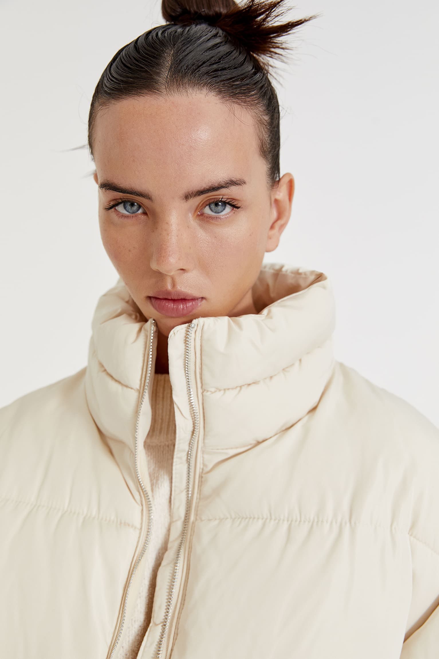 Basic High-Neck Puff Jacket - الصورة 3