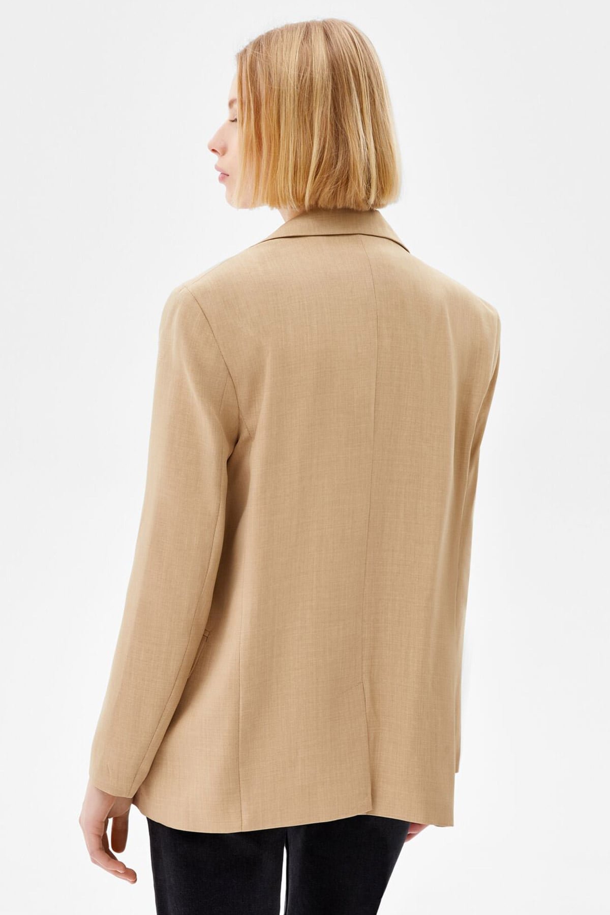 Feminine-cut Blazer - الصورة 2