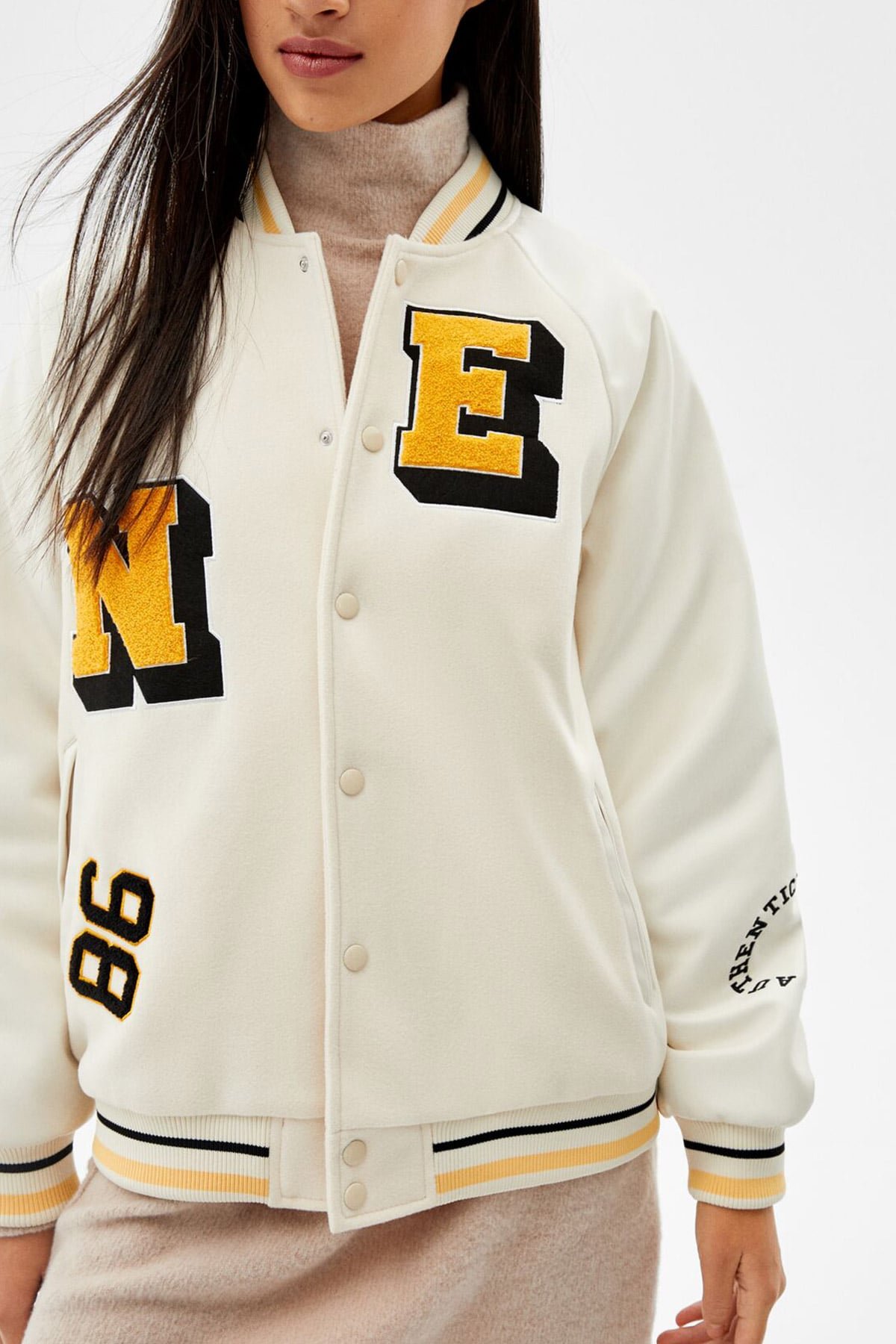 Varsity Jacket With Patch Details - الصورة 3