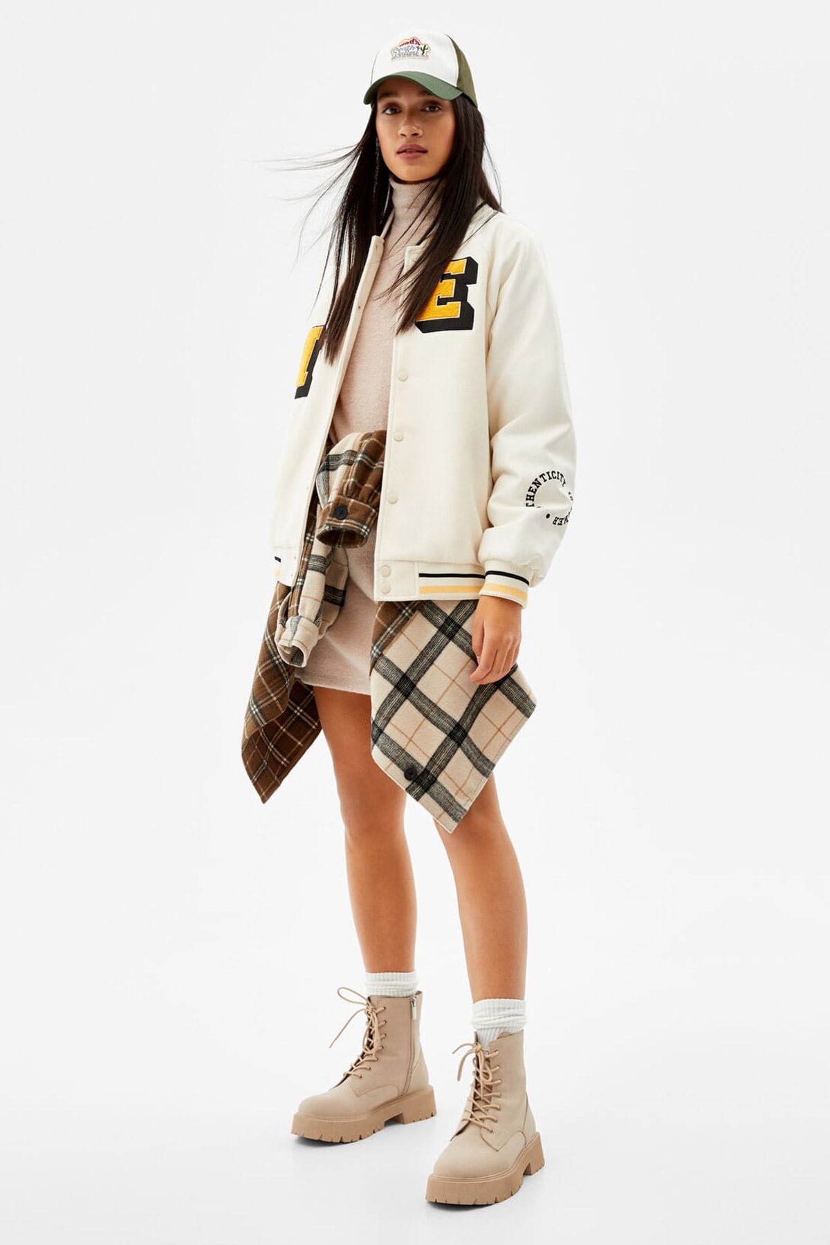 Varsity Jacket With Patch Details - الصورة 4